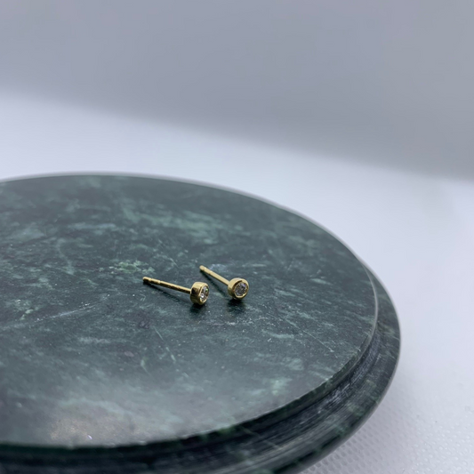 Diamant ørering med laboratoriedyrket bæredygtig diamant i 18 karat genanvendt massivt guld