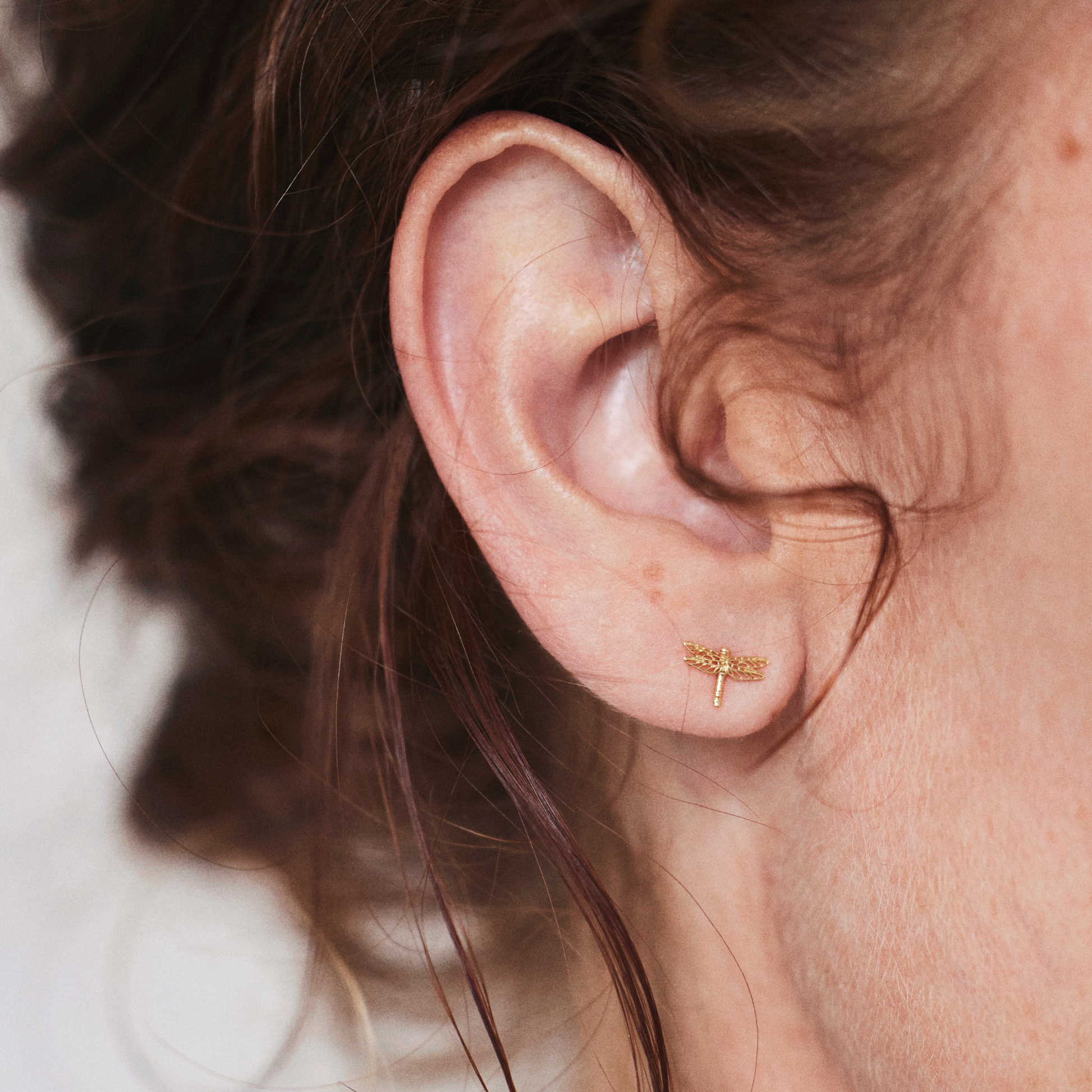 Guldsmed guld ørering i 18 karat genanvendt  massivt guld