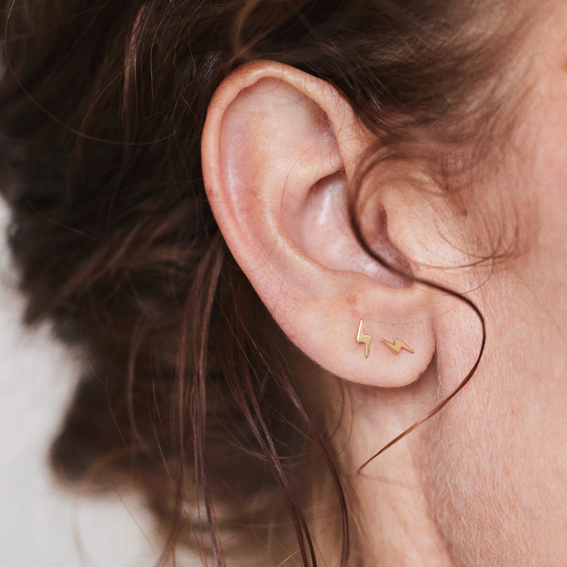 Lighting Stud Ørering i 18 karat massivt genanvendt guld