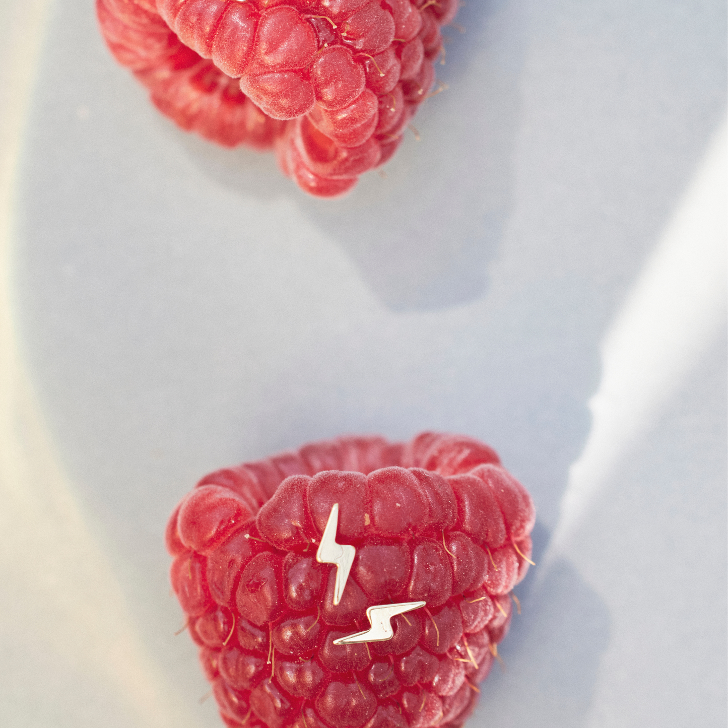 Guldørering med lyn i massivt genbrugsguld 18 karat