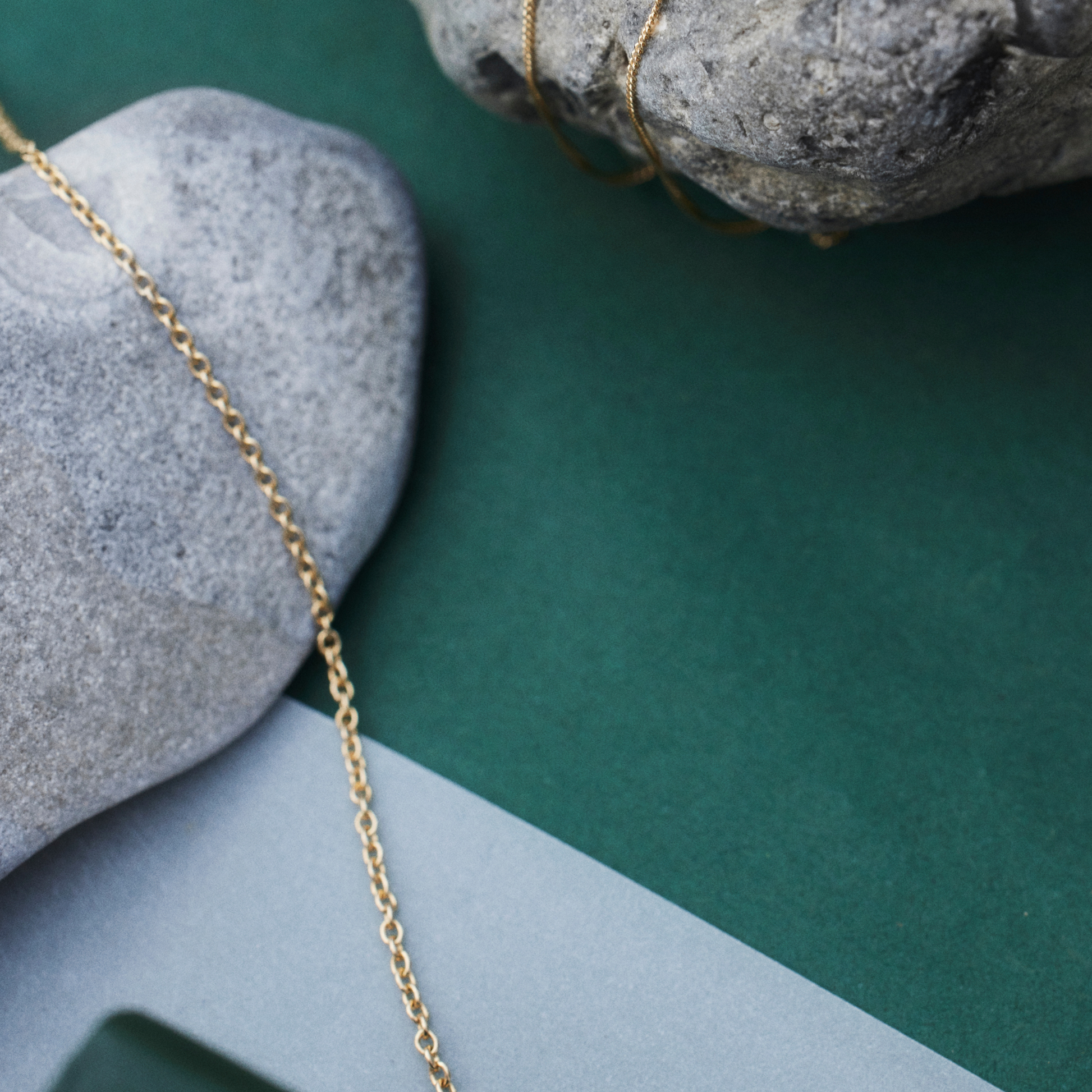 Halskæde i 18 karat massivt genanvendt guld