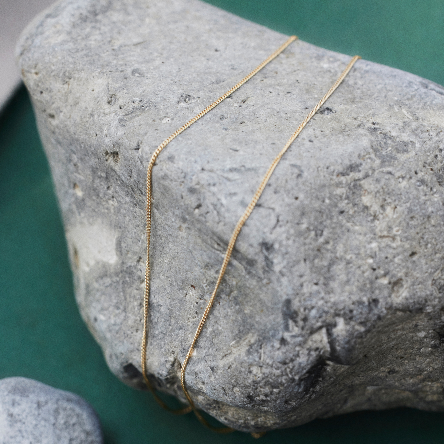 Sytrådshalskæde i genanvendt guld i massivt 18 karat